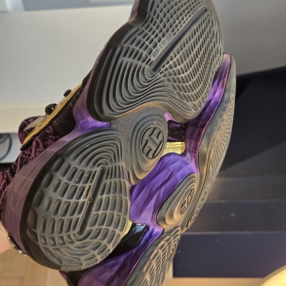 Star Wars Adidas Men's Size 6.5 Basketball Sneakers Purple - Picture 2 of 8